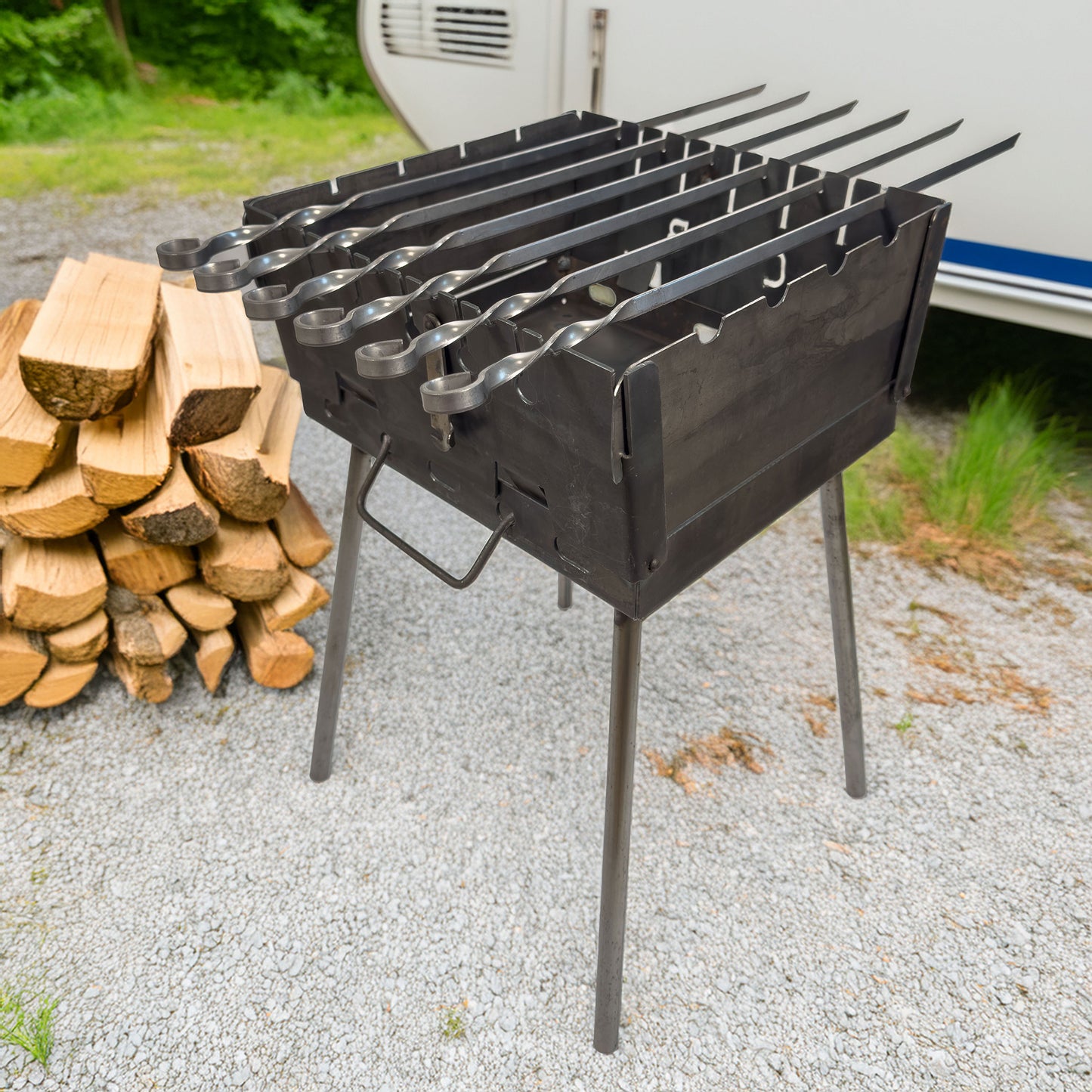 GOROCH Mangal Holzkohlegrill – Tragbarer Schaschlik Grillkoffer aus 2 mm Stahl für 6-Spieße, faltbar für Camping, Garten & Outdoor BBQ