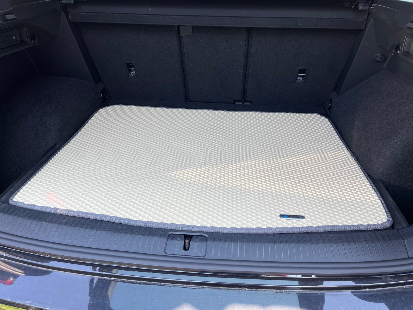 Made-to-measure trunk mats EVA Drive