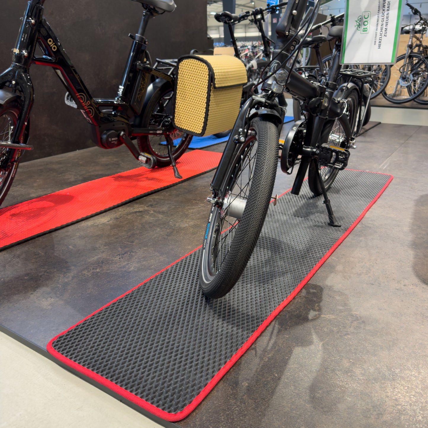 EVA Drive Fahrrad Unterlegmatte – Wasserdichte Fahrradmatte für Wohnung, Garage, Keller | Bodenmatte für Fahrradschutz gegen Schmutz & Nässe