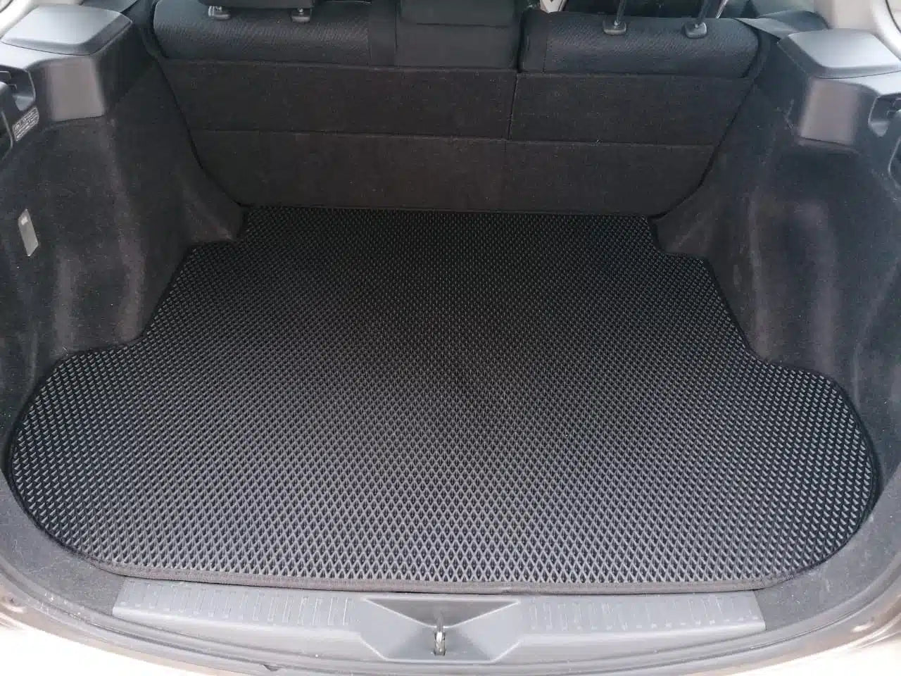 Made-to-measure trunk mats EVA Drive