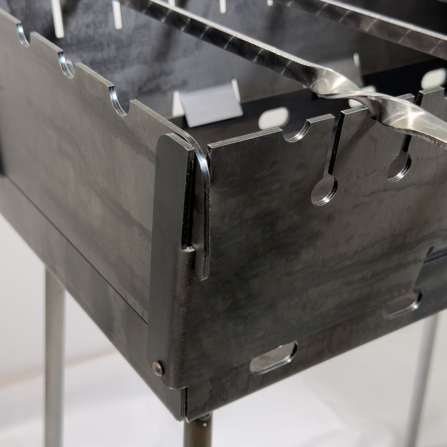 GOROCH Verstärkter Schaschlikgrill Stahl 3 mm für 10 Spieße – stabil, belastbar und ideal für Garten & BBQ