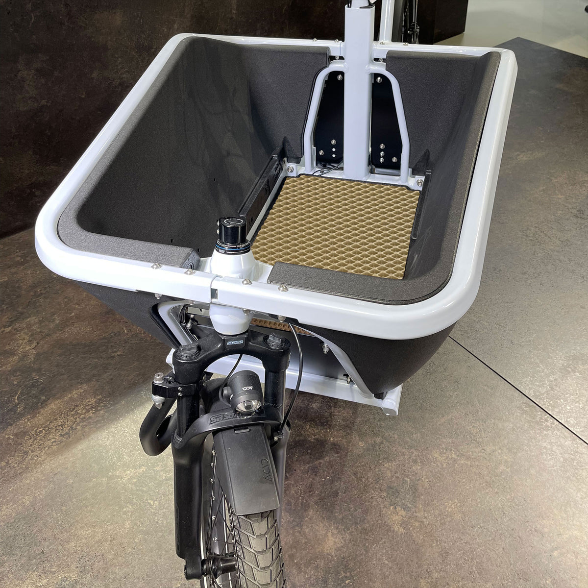 EVA Drive Schutzmatte für Cube Cargo Hybrid ohne Sitzbank - Beige mit schwarzer Einfassung