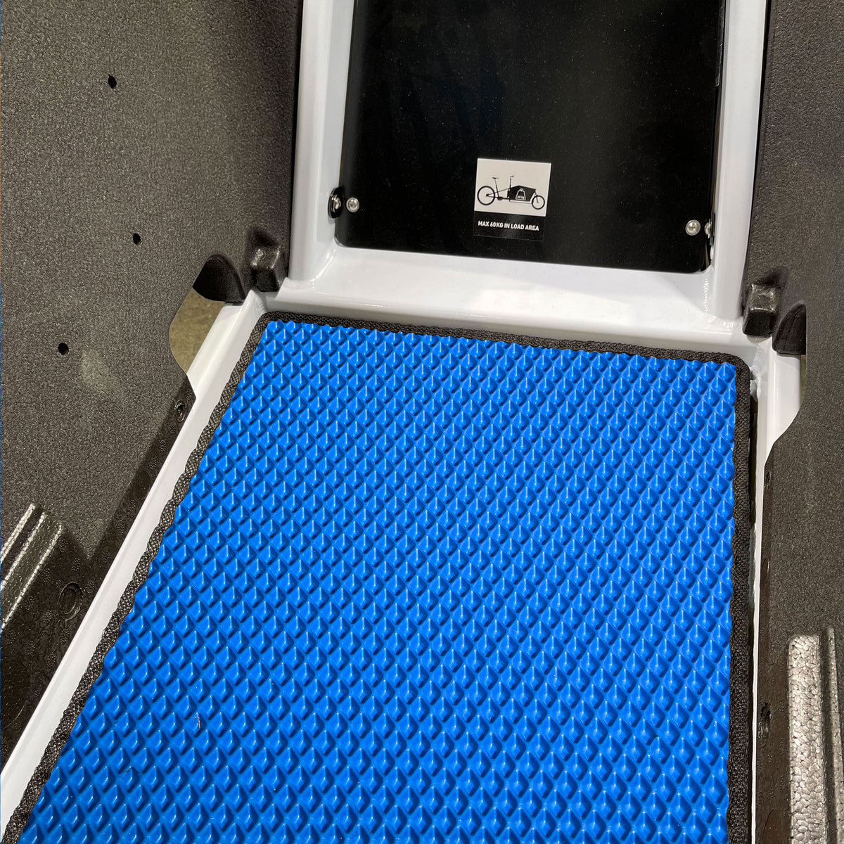 EVA Drive Schutzmatte für Cube Cargo Hybrid ohne Sitzbank - Blau mit schwarzer Einfassung