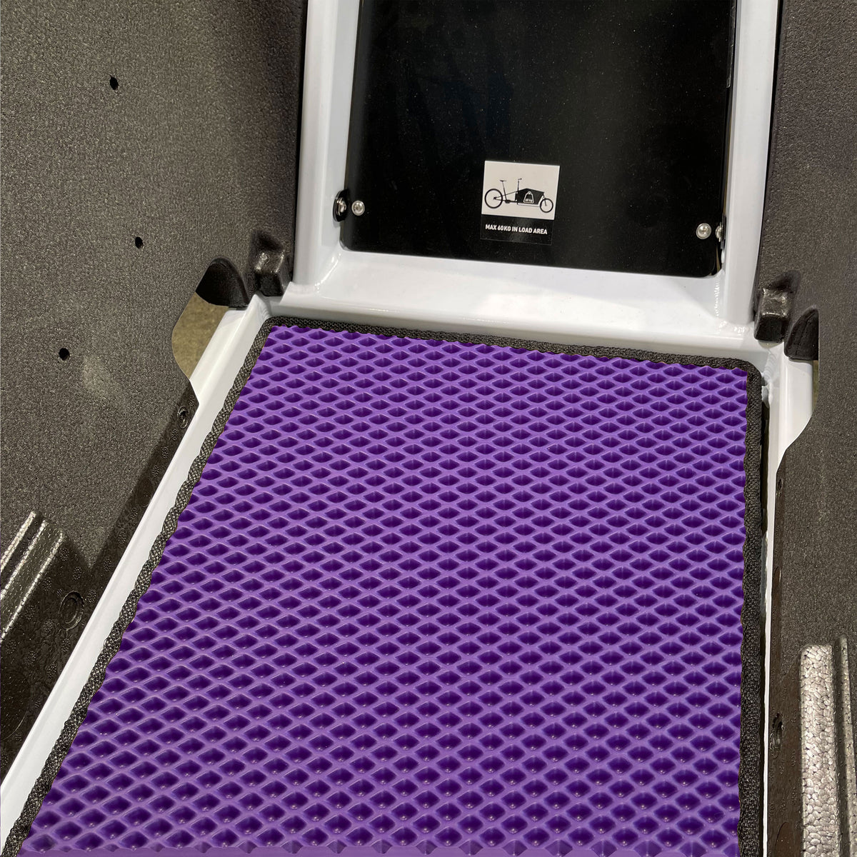 EVA Drive Schutzmatte für Cube Cargo Hybrid ohne Sitzbank - Lila mit schwarzer Einfassung