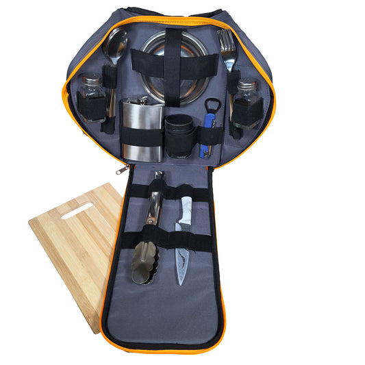 BBQ Camping Geschirr Set 6 Personen – Komplettes Outdoor Kochgeschirr mit Besteck, Tellern, Bechern, Flachmann & Grillzange – Ideales Reise-Set für Camping, Fahrrad-Touren, Urlaub & Picknick