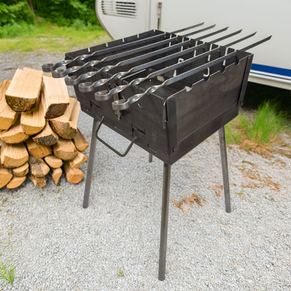 GOROCH Mangal Holzkohlegrill – Tragbarer Schaschlik Grillkoffer aus 2 mm Stahl für 6-Spieße, faltbar für Camping, Garten & Outdoor BBQ