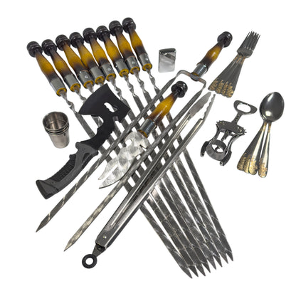 GOROCH BBQ Grill Geschenkset im Holzkoffer mit ukrainischer Symbolik – Premium Grillzubehör für Männer mit Edelstahlspießen, Grillzange, Messer, Schnapsgläsern, Feuerzeug & Fleischbeil – Outdoor Grill