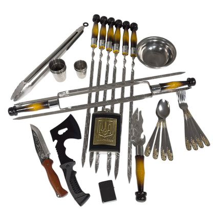 GOROCH BBQ Grill Geschenkset im Holzkoffer mit Tischfunktion & ukrainischer Symbolik – Premium Grillzubehör für Männer - Geschenk Flasche – Outdoor Grillset für Camping & Garten