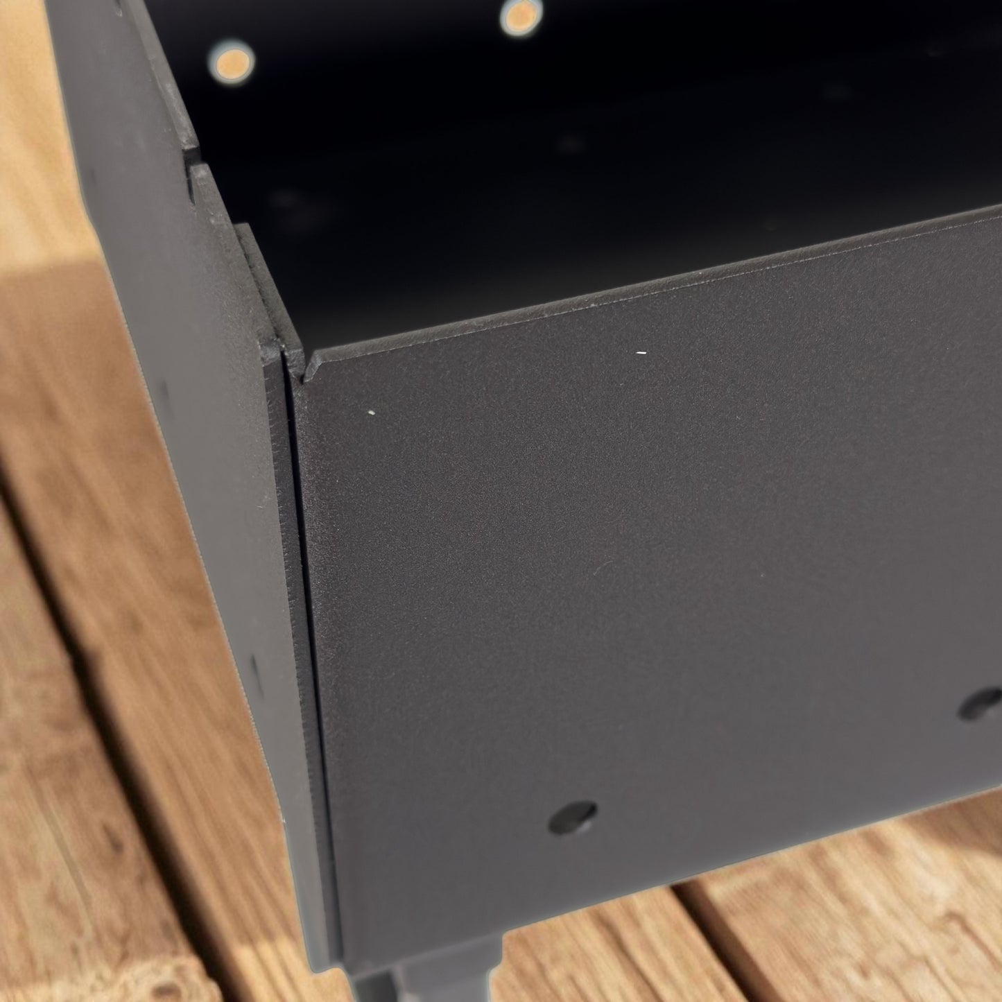 GOROCH Kompakter Schaschlikgrill für 4 Spieße – Mini Holzkohlegrill aus 2 mm Stahl, zerlegbar mit abnehmbaren Beinen, ideal für Picknick, Camping & Urlaub, hitzebeständig pulverbeschichtet