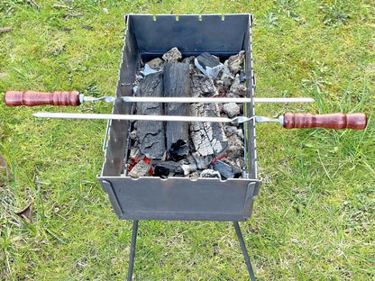 GOROCH Mangal Holzkohlegrill – Tragbarer Schaschlik Grillkoffer aus 2 mm Stahl für 6-Spieße, faltbar für Camping, Garten & Outdoor BBQ